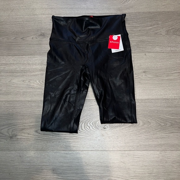 SPANX Shiny Black Leggings - Picture 7 of 7